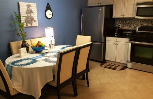 Sherman Oaks Apartamento | Gran lugar! ¡Moderno de dos habitaciones! CERCA DE LA MEJOR LA Y DISNEY LAND PUEDE OFRECER