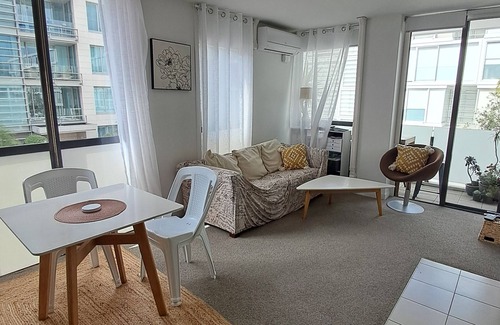 Auckland Central Business District Apartamento | Great pool, central location + free carpark, e-scooter & free bikes available
