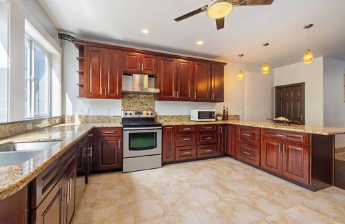 Waimanalo Casa | Great Price! 2600sf 5 bedroom 3 bath Gated New House Steps from Waimanalo Beach