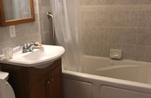 Kingman Park Apartamento | GREAT PRICE & LOCATION - 31% off 31 days! Cozy 1 BR APT w/ PARKING