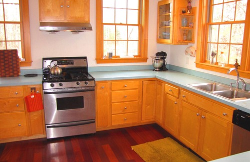 Vineyard Haven Casa | *¡BUEN PRECIO! * HERMOSA CASA NUEVA * * MASCOTAS BIENVENIDOS!, 2 cubiertas, porche, ropa de cama inc.