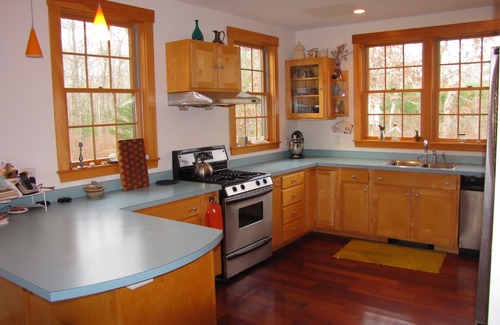 Vineyard Haven Casa | *¡BUEN PRECIO! * HERMOSA CASA NUEVA * * MASCOTAS BIENVENIDOS!, 2 cubiertas, porche, ropa de cama inc.