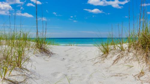 Riviera Beach Casa | Great Rates Available NOW!/Relaxing Coastal Beach Home West PCB/3Bd & 2Ba