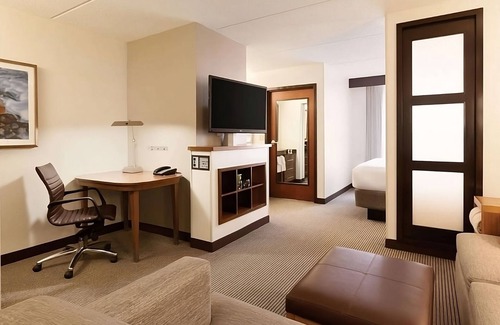 Gwinnett Place Hotel | Great Relaxing Overnight Stay! Great Unit! Close to Pirate’s Cove Adventure Golf