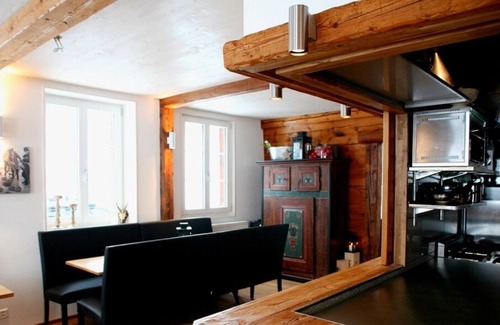 Lenk Chalet De Esquí | gran chalet renovado con 7 habitaciones cada una con baño propio