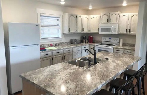Clarkridge Casa | Great retreat! Close to lake and marina