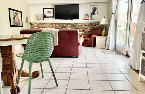 Carmichael Casa | Great retreat on a peaceful street!