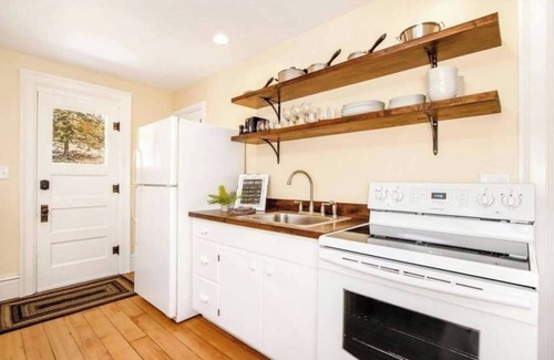 Fountain City Casa | Great River Road - Victorian Historic Home (1898)