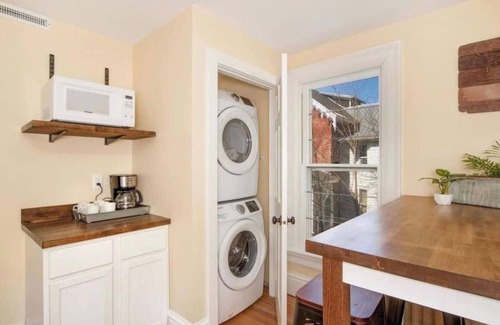 Fountain City Casa | Great River Road - Victorian Historic Home (1898)