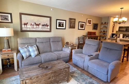 Mountain House Condominio | Great Romantic Gateway. Pool. Hot Tub. Lift.