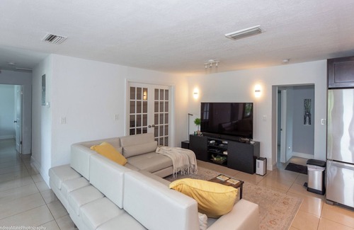 North Andrews Gardens Apartamento | Great Room in Awesome Location