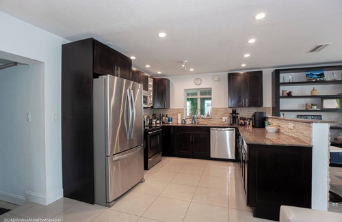 North Andrews Gardens Apartamento | Great Room in Awesome Location