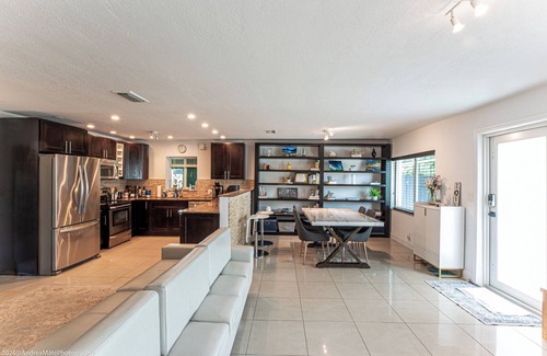 North Andrews Gardens Apartamento | Great Room in Awesome Location