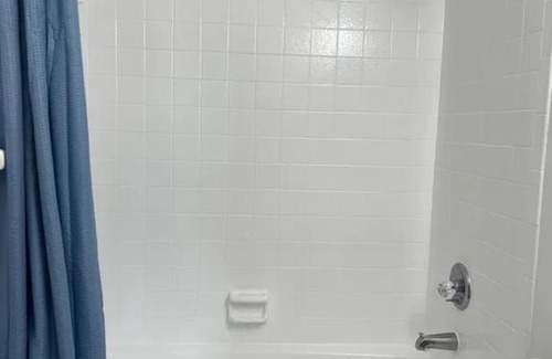 Coral Ridge Isles Casa | Great room with swimming pool and great views