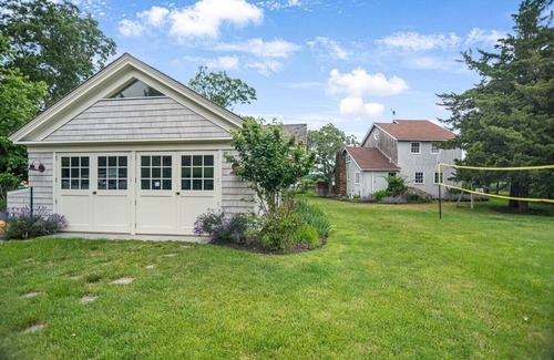 Sag Harbor Cabaña | Great Sag Harbor Cottage on the Water Bay views