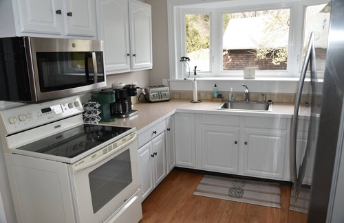 Saunderstown Casa | Great Saunderstown family friendly cottage short drive to beach.