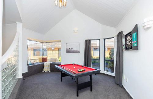 Hamilton Casa | Great Short-Mid Term Stay! River Views & Games Room