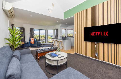 Hamilton Casa | Great Short-Mid Term Stay! River Views & Games Room