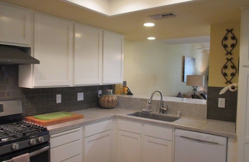 Canyon Corridor Condominio | Gran condominio de un solo nivel disponible para la temporada en el tranquilo South Palm Springs