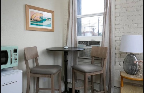 Westlake Apartamento | Great Spot for Two in Downtown LA!