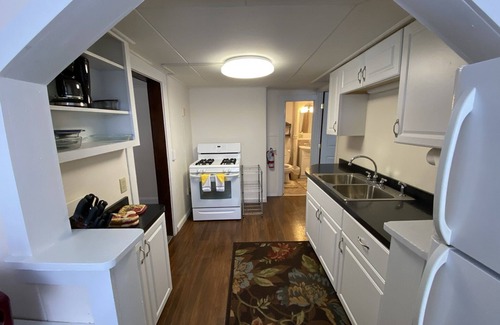 Geneva-on-the-Lake Casa | Great Strip Location|WalktoLake|Wine Country|AC|Grill&Firepit|FamilyFriendly