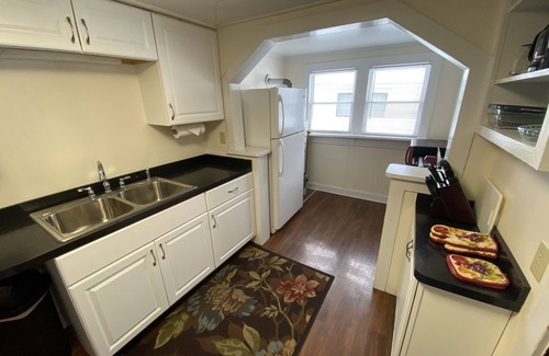 Geneva-on-the-Lake Casa | Great Strip Location|WalktoLake|Wine Country|AC|Grill&Firepit|FamilyFriendly