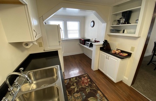 Geneva-on-the-Lake Casa | Great Strip Location|WalktoLake|Wine Country|AC|Grill&Firepit|FamilyFriendly