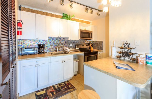 Bolongo Bay Condominio | Great Summer Rates!! 2/2 Condo W/Awesome Views - 2 Pools - walk to 2 Beaches!