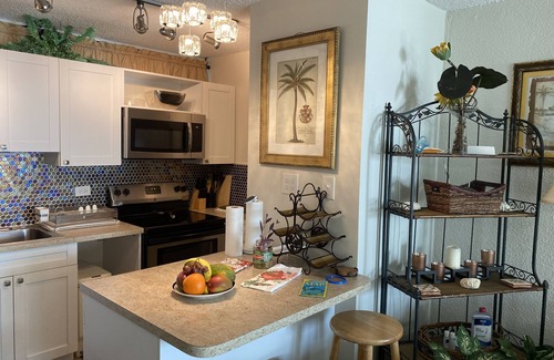 Bolongo Bay Condominio | Great Summer Rates!! 2/2 Condo W/Awesome Views - 2 Pools - walk to 2 Beaches!