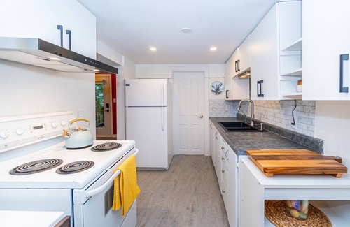 Greater Napanee Cabaña | Great Sunset Waterfront Cottage.