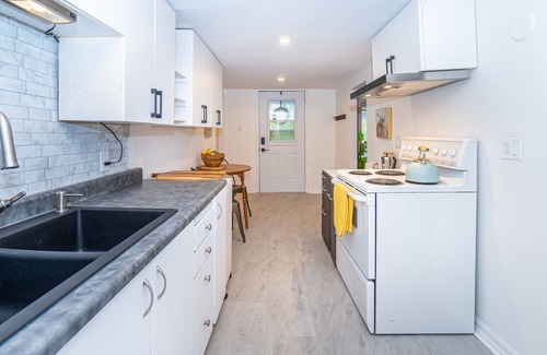 Greater Napanee Cabaña | Great Sunset Waterfront Cottage.
