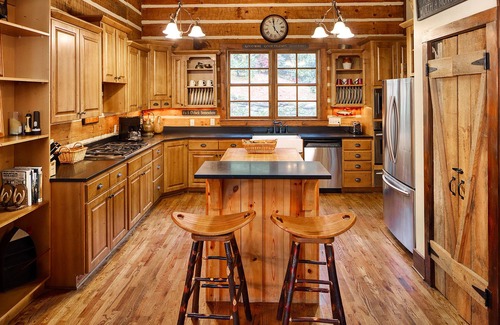 Lake Toxaway Casa | EXCELENTE momento para una escapada de otoño al elegante refugio de montaña junto al lago de la naturaleza