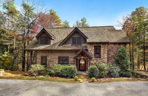 Lake Toxaway Casa | EXCELENTE momento para una escapada de otoño al elegante refugio de montaña junto al lago de la naturaleza