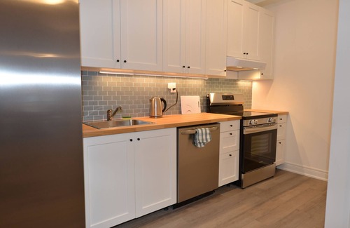 Vaughan Casa | Great Toronto House near Wonderland Separate entrance whole Floor Private Suite