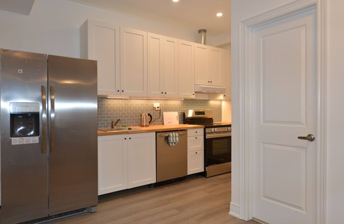 Vaughan Casa | Great Toronto House near Wonderland Separate entrance whole Floor Private Suite