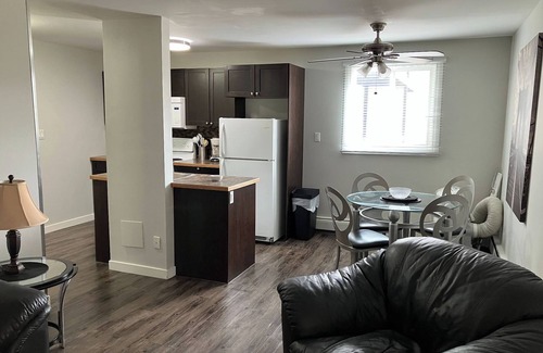 Red Deer Apartamento | Great two bedroom apartment with WiFi in Red Deer
