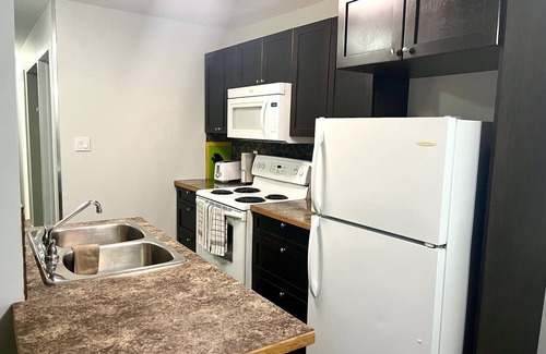 Red Deer Apartamento | Great two bedroom apartment with WiFi in Red Deer