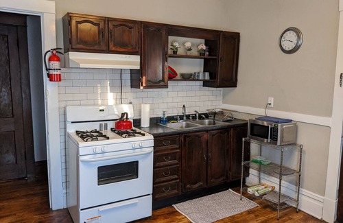 Lyn-Lake Casa | Great Uptown Apartment, excelente ubicación. Suite # 1