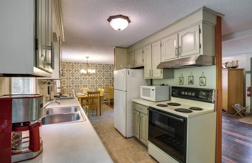 Great Valley Casa | Gran Valle Mtn. Casa en 30 acres con estanque y parrilla