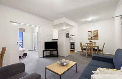 Northbridge Apartamento | Comfortable Northbridge Apt - Near RAC Arena