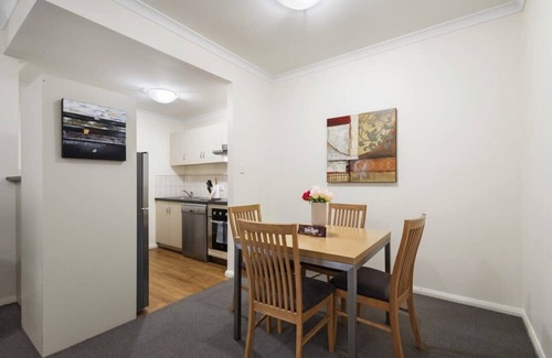 Northbridge Apartamento | Comfortable Northbridge Apt - Near RAC Arena