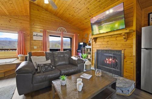Gatlinburg Casa | Great View Location Studio Log Cabin Hot Tub