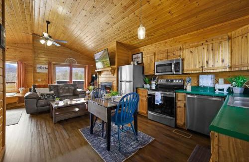 Gatlinburg Casa | Great View Location Studio Log Cabin Hot Tub
