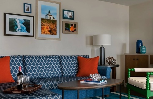 San Diego Hotel | Great Views! Bike Rental, Tennis Court and Pools Onsite! Close to San Diego Zoo!