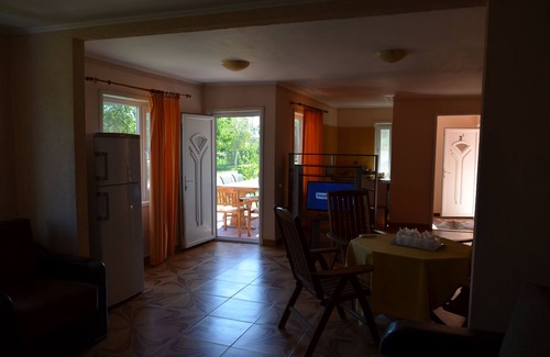 Mamaia-Sat Villa | Gran villa cerca del mar, área de Mamaia Norte, con 2 piscinas, desayuno, máximo 10 personas.