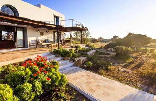 Formentera Villa | GRAN VILLA CON VISTAS AL MAR Y ES VEDRÁ DESDE LA PISCINA PRIVADA