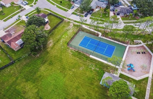 Greater Northdale Casa | Greater Northdale area home w/ direct access to community park/tennis court