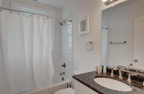 Durham Apartamento | Greatly Located and Elegant 1BR with Parking