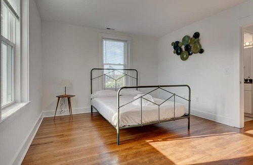 Durham Apartamento | Greatly Located and Elegant 1BR with Parking