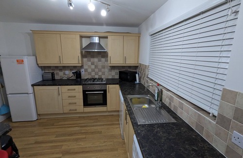 Walsall Casa | Greatmindz's home away from home Semi-detached house with 2 king size bedrooms